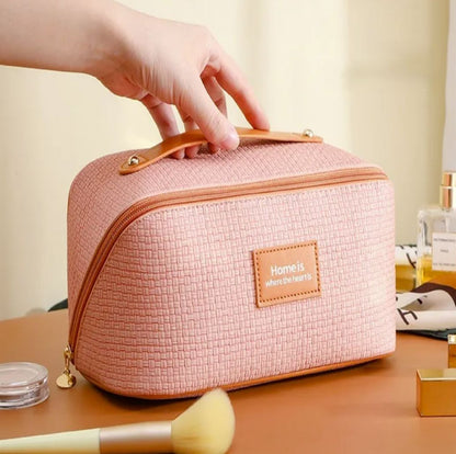 Nomad Beauty - La Trousse Chic des Femmes en Mouvement