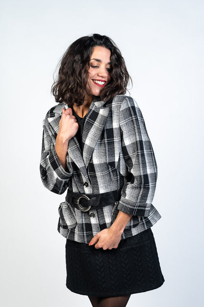 Le Blazer “Globe Élégance” – L’Esprit Seventies au Féminin